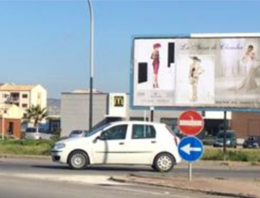 SITO 10 – Gela – viale E. Mattei fermata bus il 1° entrando